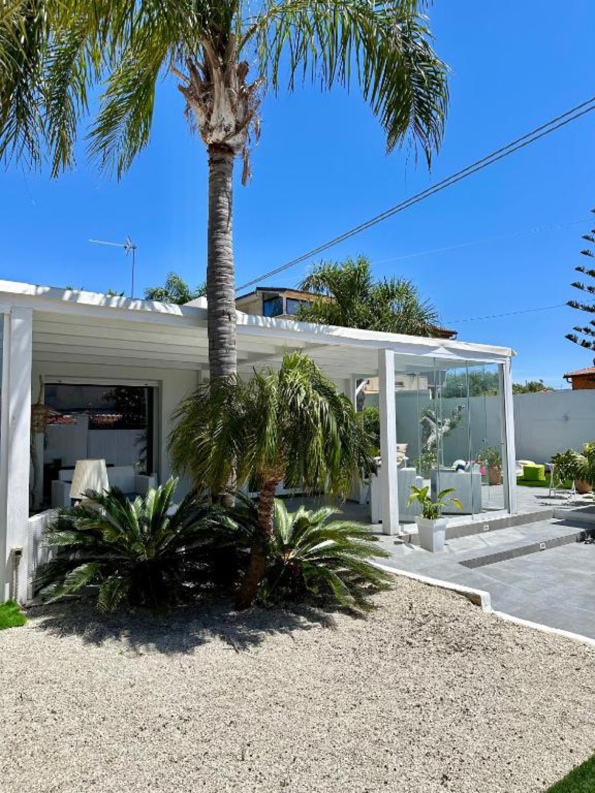 Villa Masá — esterno con palme